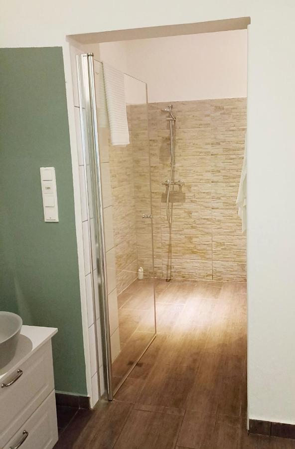 3 Bedrooms With Ensuite Bathrooms Відень Екстер'єр фото